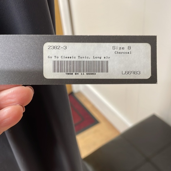 Sympli Go to Classic Tunic long sleeve. Charcoal - Picture 7 of 13